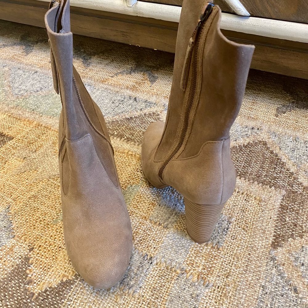 Ugg Suede Boots